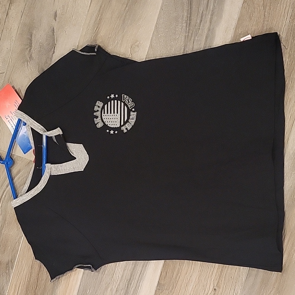 Cap tee with skate on front adult medium